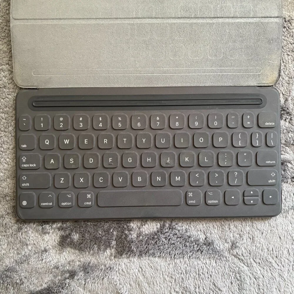 Apple iPad Pro Smart Keyboard 10.5” | Model A1829 | With Box